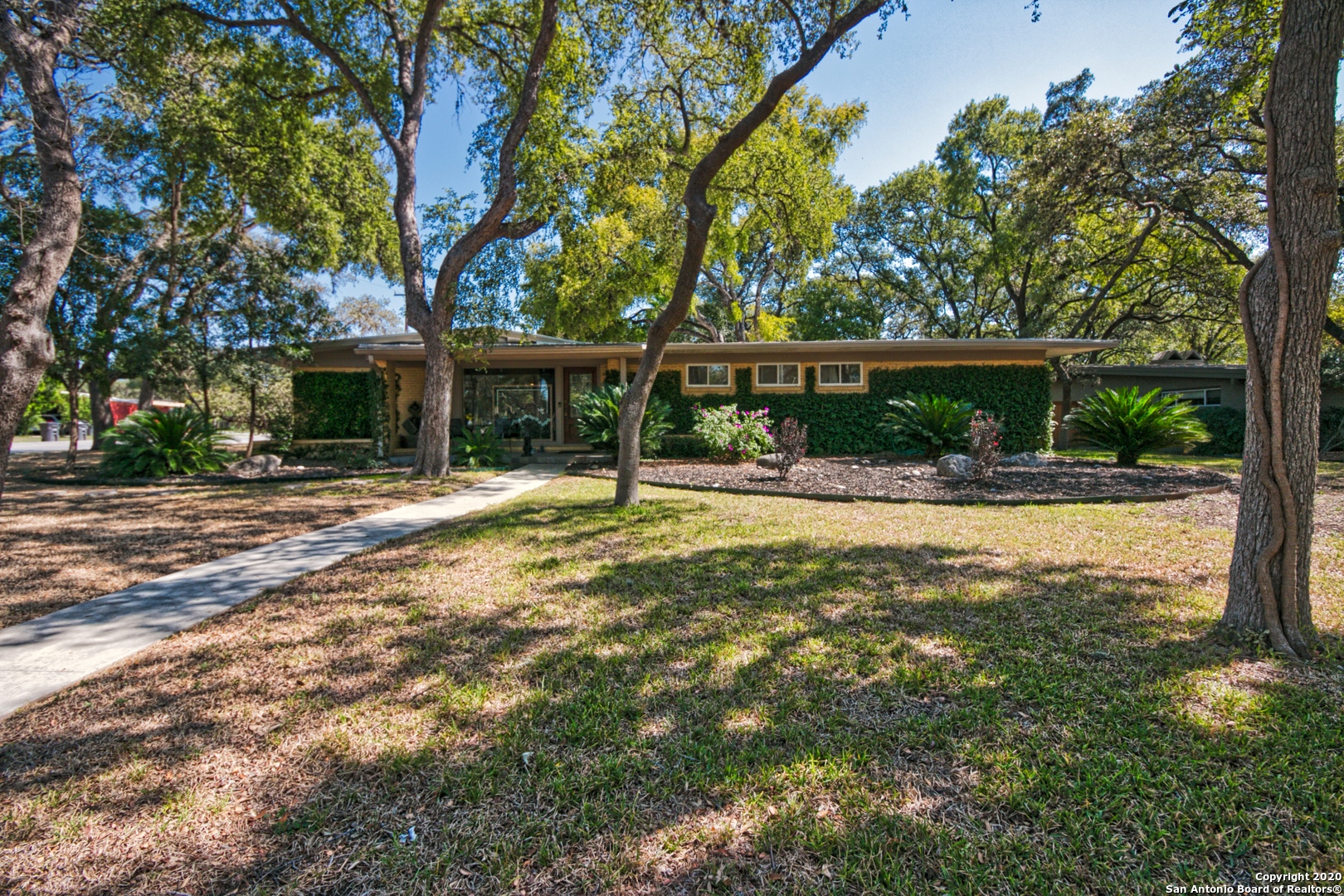 Photo of 226 Carolwood Dr in Castle Hills, TX