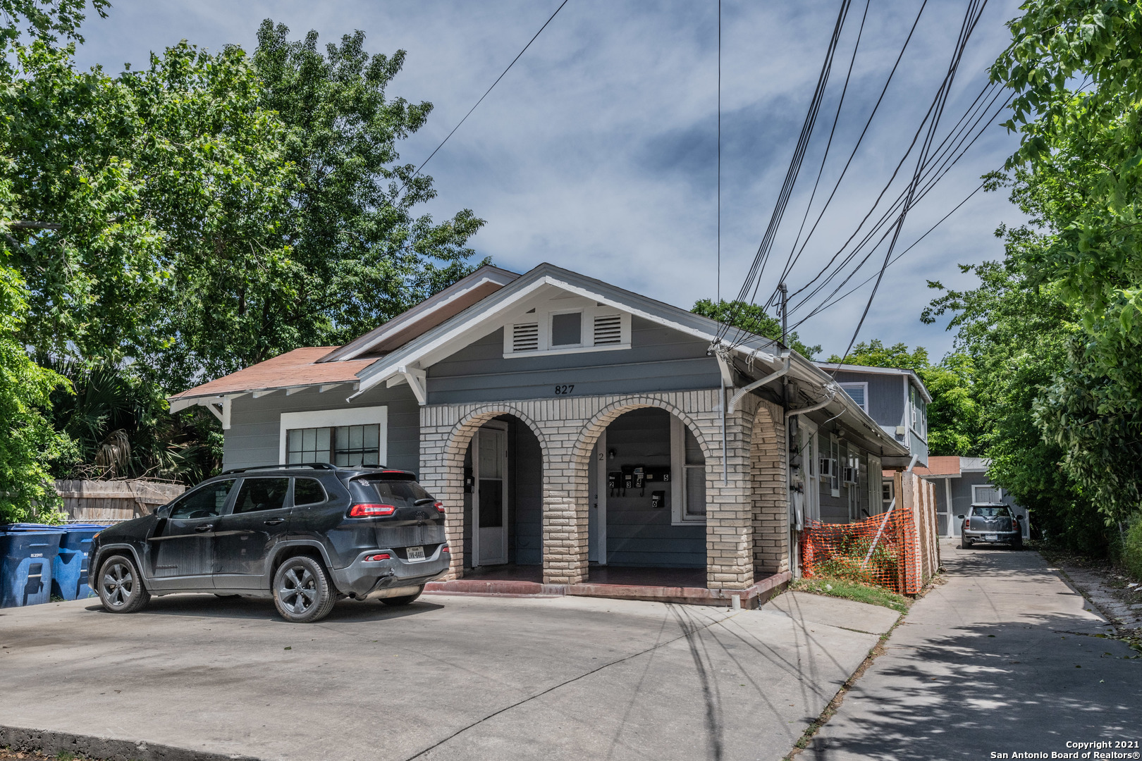 PRISTINE LOCATION ON HIGHLY SOUGHT AFTER ROSEWOOD AVE. NEXT TO CHRIS MADRID.  SIX UNIT NEWLY REMODELED PROPERTY WITH ONE VACANCY.  WOOD FLOORS THROUGHOUT, HIGH END KITCHEN AND OPEN FLOOR PLAN CONCEPT.  THIS IS A CASH FLOWING MACHINE.