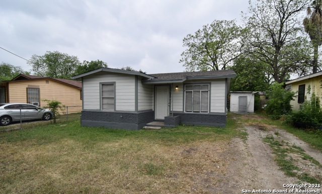 Come check out this cozy 2 bedroom and 1 bath home! Cozy kitchen and living room. Wood flooring, spacious bedrooms lovely backyard and much more to see!
