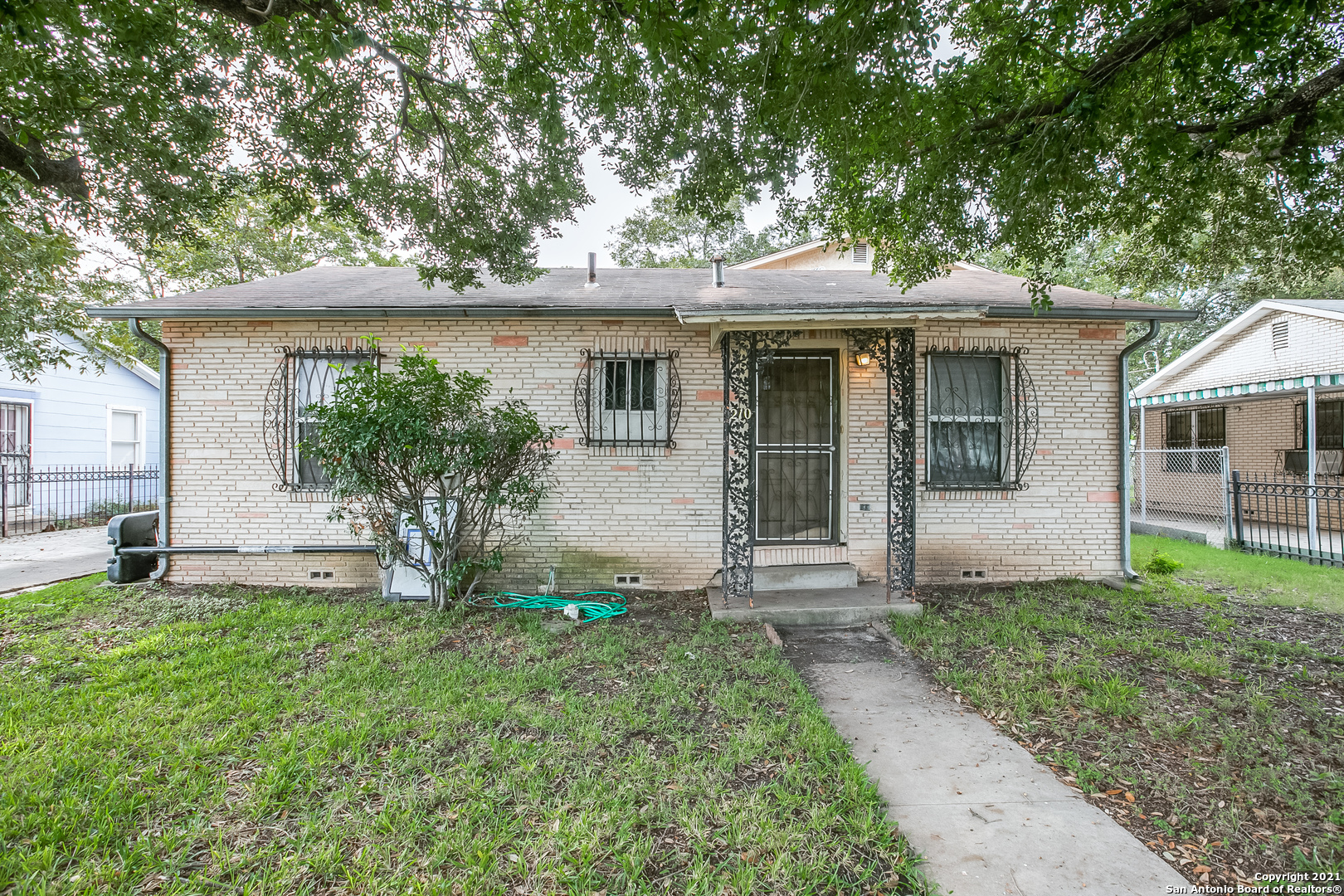 Property located in established neighborhood, 3 bedroom, 2 bathroom, large backyard great for entertaining. AS-IS, WHERE-IS, BUYER TO PURCHASE SURVEY NO EXCEPTIONS.