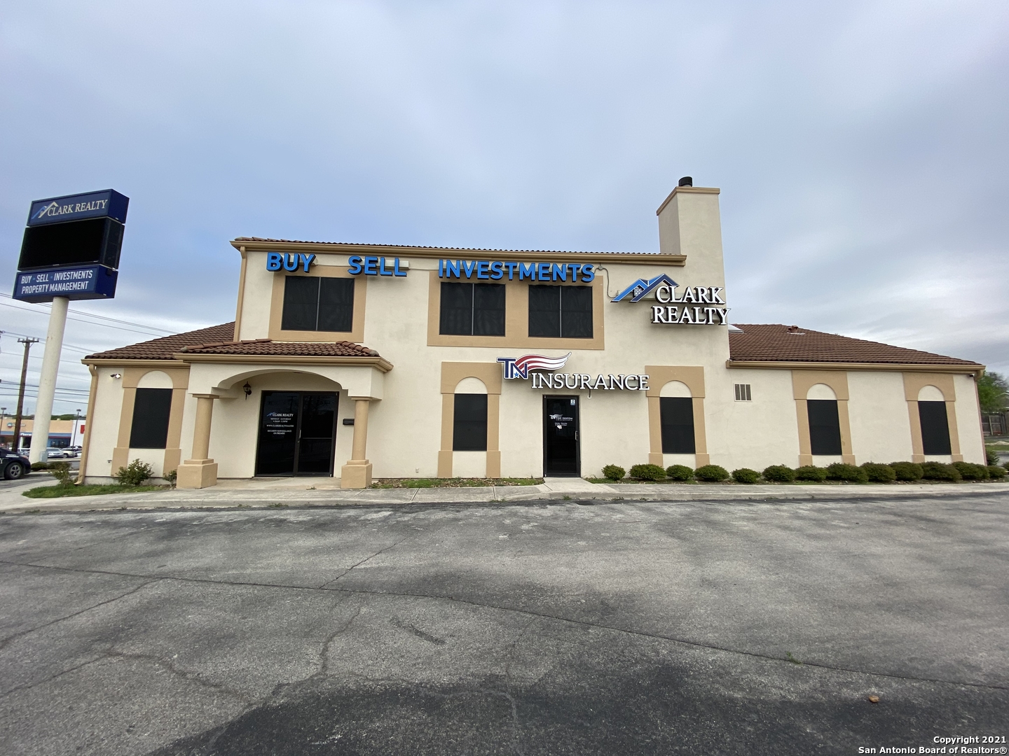 Two story stucco, 3,742 SF building on +/- 1.06 Acres. 2nd Floor has kitchen and additional office and conference area. Great set up for real estate office or medical office. Zoned C-3 NA. Extra land for building expansion or extra parking. Cross access agreement with Walgreens. Heavy traffic and good visibility.