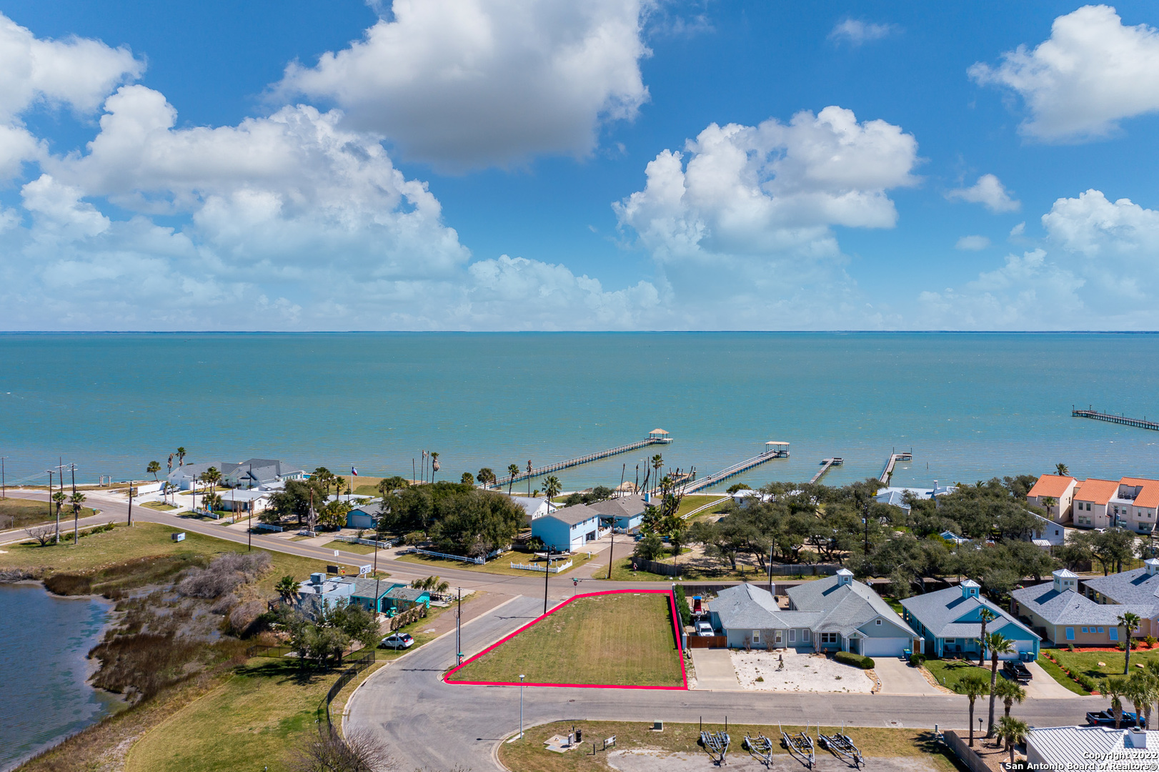 2717 Lakeview Dr, Rockport, TX 78382