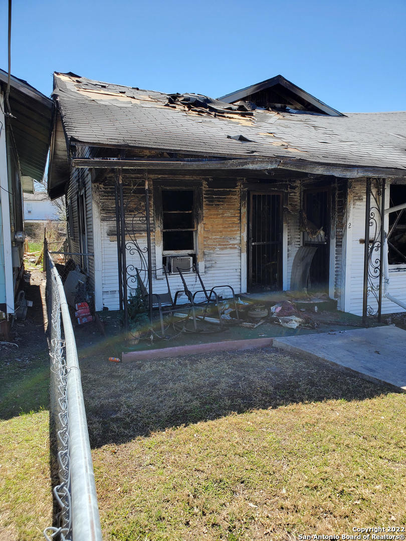 ***UNIQUE OPPORTUNITY*** THIS WON'T LAST LONG!! *****THIS BUILDING HAS BEEN DESTROYED BY FIRE******PROPERTY SOLD AS-IS  REMODEL THIS HOME - IT WILL OPEN AN AVENUE TO FINANCIAL SUCCESS!!!