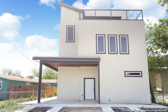 Brand *NEW CONSTRUCTION DUPLEX* near downtown San Antonio, 3bed 3 bath(each unit) , Open Floor Plan,  Do not miss out this opportunity of owning a great investment property !!..Located within just 10 minutes from the heart of Downtown!