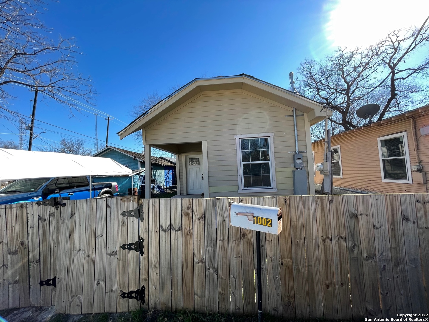 Renovated 2 bedroom/ 1 bath home near downtown/ UTSA - DT Campus! New water heater, new flooring and updated kitchen area! Live close to all that happens downtown - minutes from Market Square and the new San Pedro Creek Culture Park! Call the world known River Walk your neighbor and enjoy all the shows the world class Guadalupe Cultural Arts Center! And with VIA Centro Plaza just blocks away, the city is your playground! So many options, and all within walking distance! Make this your new HOME today!