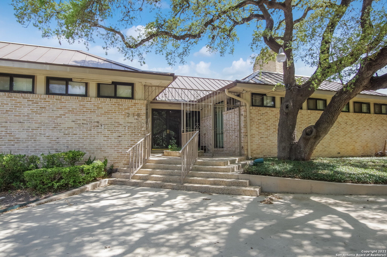 Located on one of the bigger lots on a beautiful tree lined street in Oak Park, this mid century modern 5 bedroom 4 full bath, 1 half bath home offers location and Alamo Heights schools. Natural light is plentiful in the living areas through floor to ceiling windows that overlook the pool area. 2 bedrooms with ensuites are located on lower level with their own entrances to the back yard. A covered porch area around the pool and deck make this home flow well for indoor/outdoor entertaining. Fireplaces are located in the master bedroom, living area and kitchen. 3 car rear entry garage.