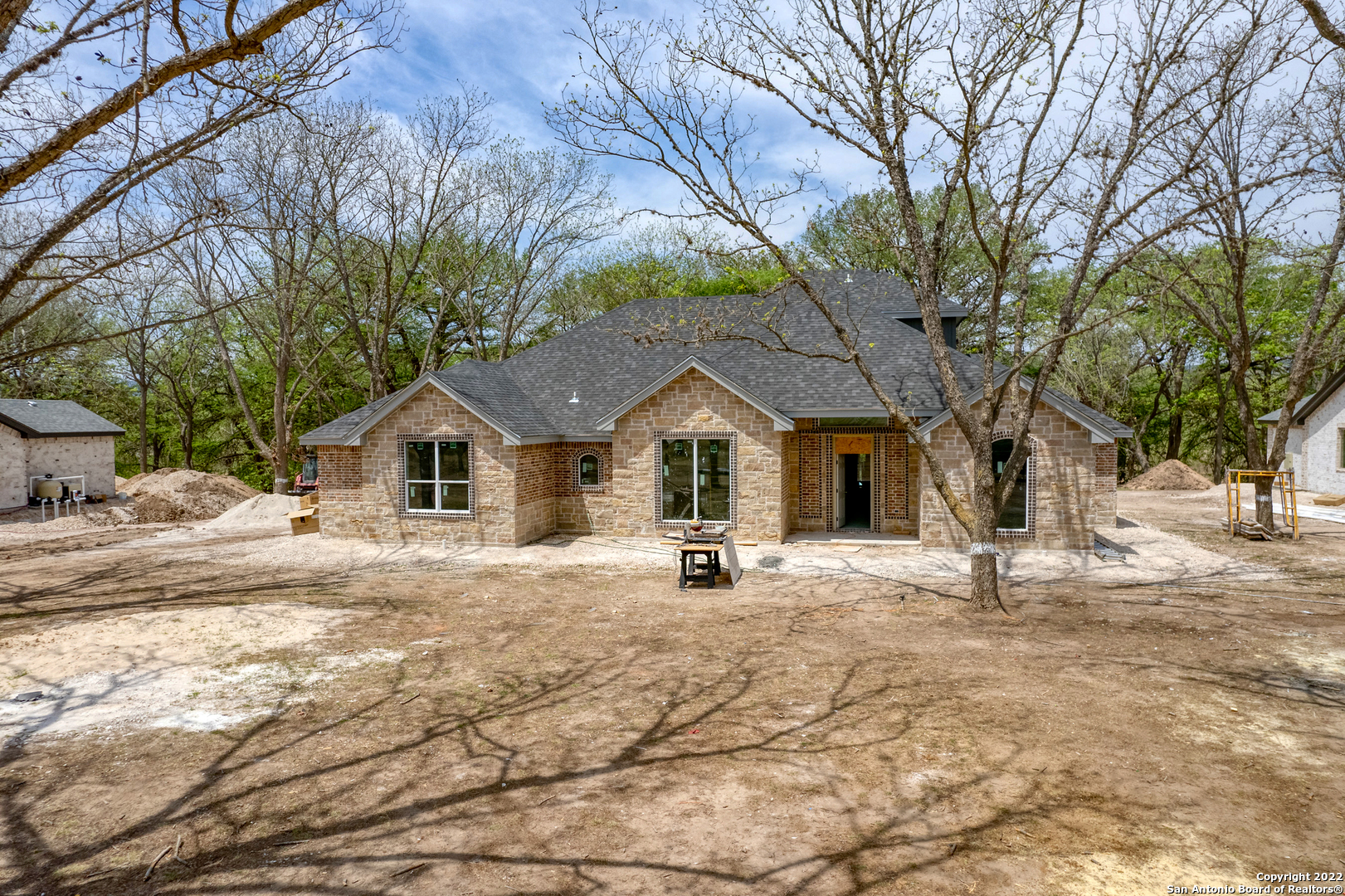 402 Red Wright Rd, Leakey, TX 78873