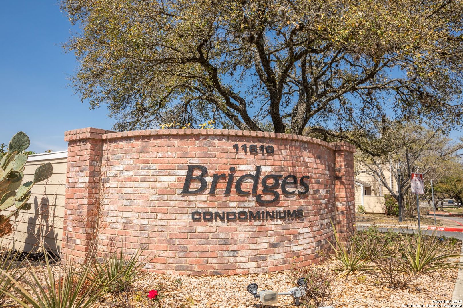 LOCATION**Ground Level unit in The Bridges community**Located between Huebner and Wurzbach, well maintained and improved unit, Ready for new Owner**Community features well cared for grounds and nice amenities**Easy access to great Shopping and Dining opportunities**Priced to Sell, better hurry and schedule your viewing