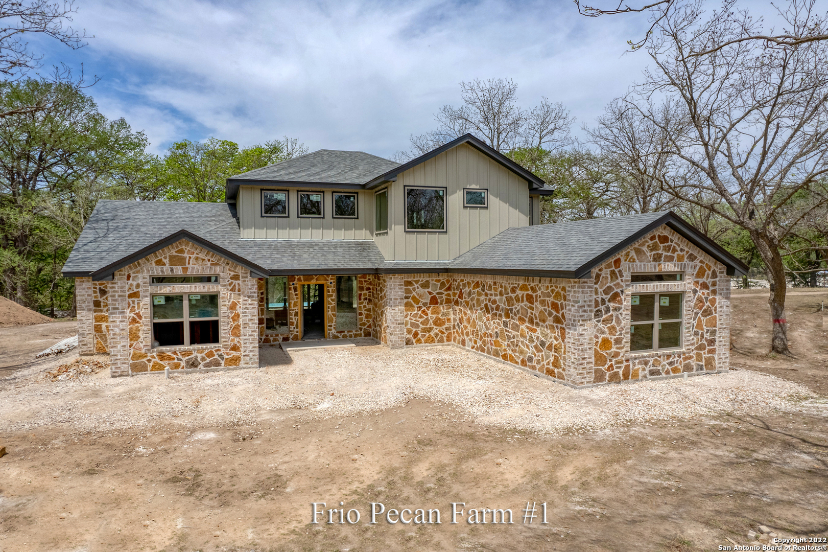384 Red Wright Rd, Leakey, TX 78873