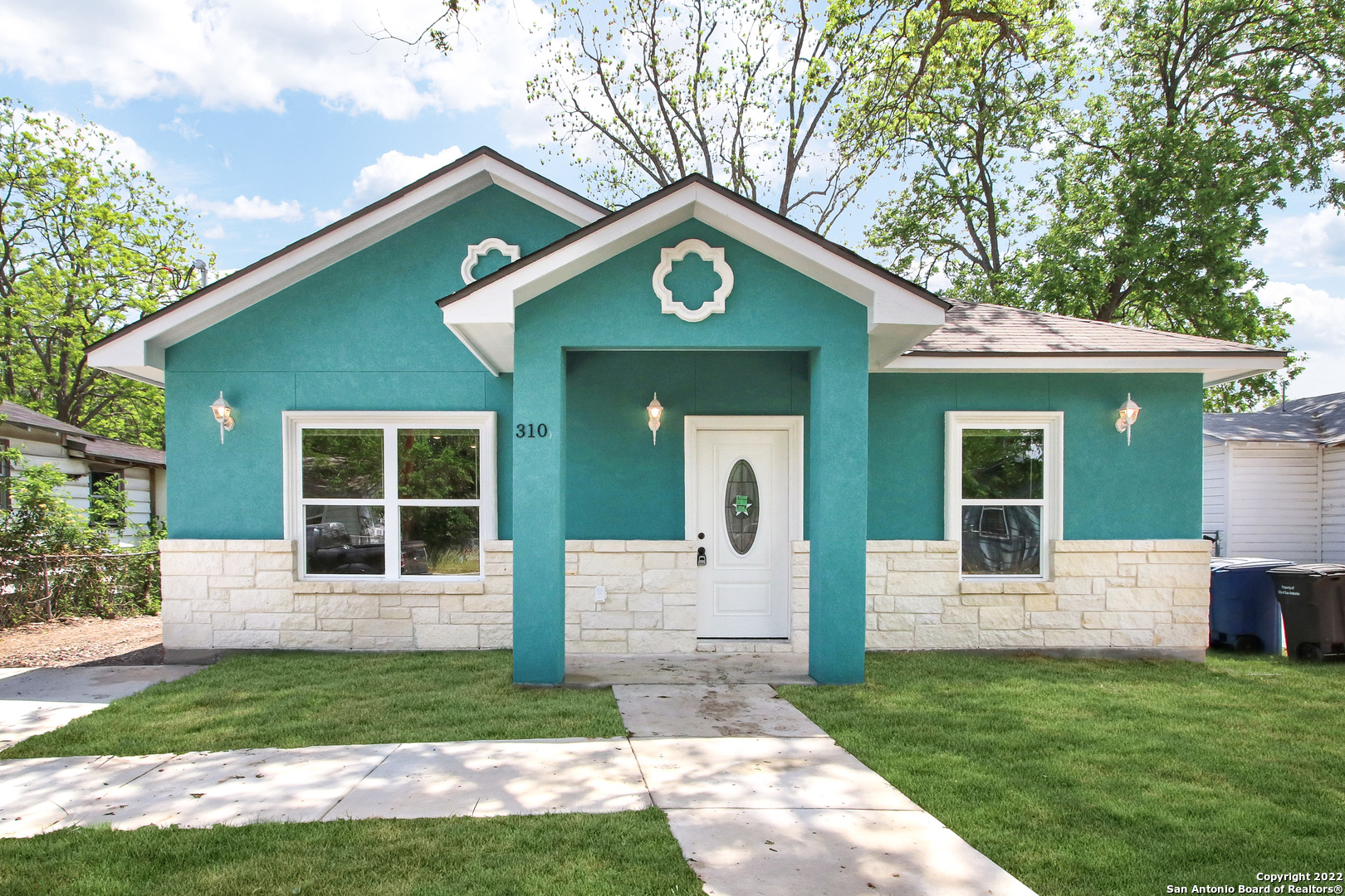 NEW NEW NEW! Easy access to I35 and close to many restaurants. This is a 3 bedroom 2 bath home ready for move in. Open and spacious layout, come tour today!  ****** OPEN HOUSE SATURDAY MAY 7TH 11-4pm ******