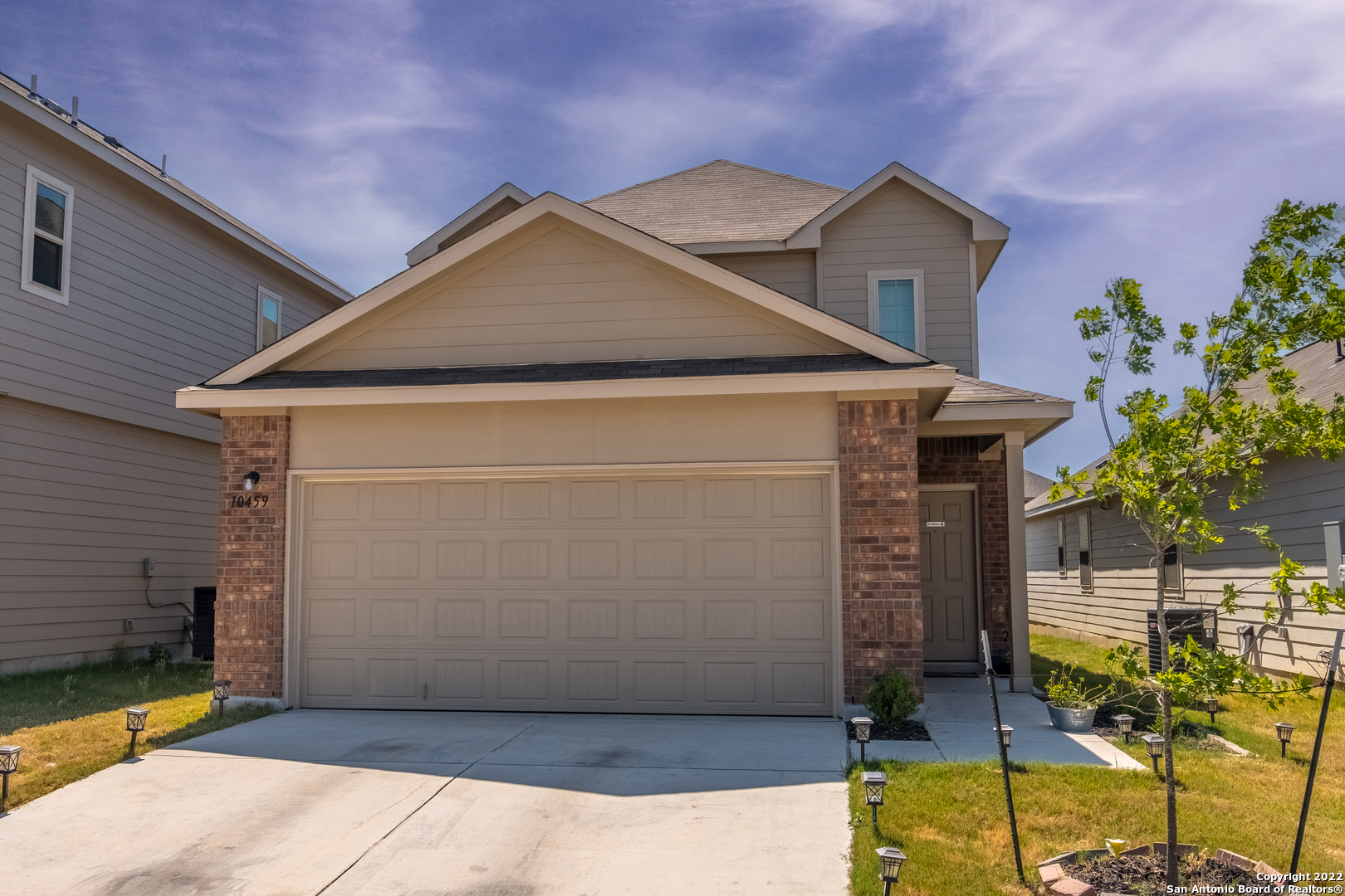 Beautiful move in Ready 1 year old home. Model floor plan with covered patio and loft area. No need to wait on construction move the family in now. Minutes from Brooks City Base food and shopping, just a quick drive to downtown San Antonio.