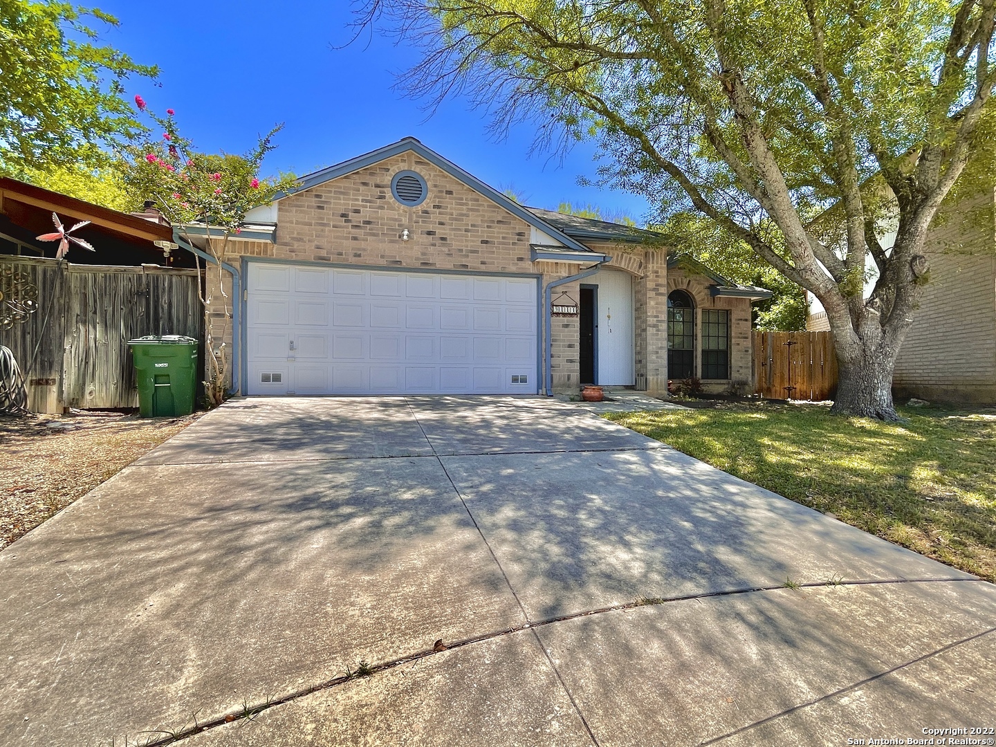 Well maintained 1 story home in highly sought, established neighborhood in NW San Antonio! Home features vaulted ceilings, open floorplan, fireplace, 2 eating areas, plus more! Wood-like laminate flooring and ceramic tile in all "high traffic" areas. Covered patio is ideal for entertaining in this Texas heat! Prime location, minutes from Medical Center, UTSA, USAA, La Cantera, Six Flags Fiesta Texas, easy access to major roads/highways, shopping, dining, entertainment, and a short drive to downtown.  Make this cozy house YOUR HOME TODAY!