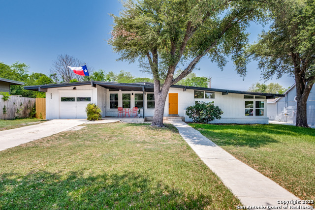 Highest and Best due Tuesday May 24th at 7pm*** Centrally located, Mid century modern! Don't miss this beauty. Abundant natural light, modern finishes, tastefully updated, 3 bedrooms, 2 baths, 1586 Sq ft. Large yard. Minutes away from everything! Come see this beautiful home in Ridgeview today!