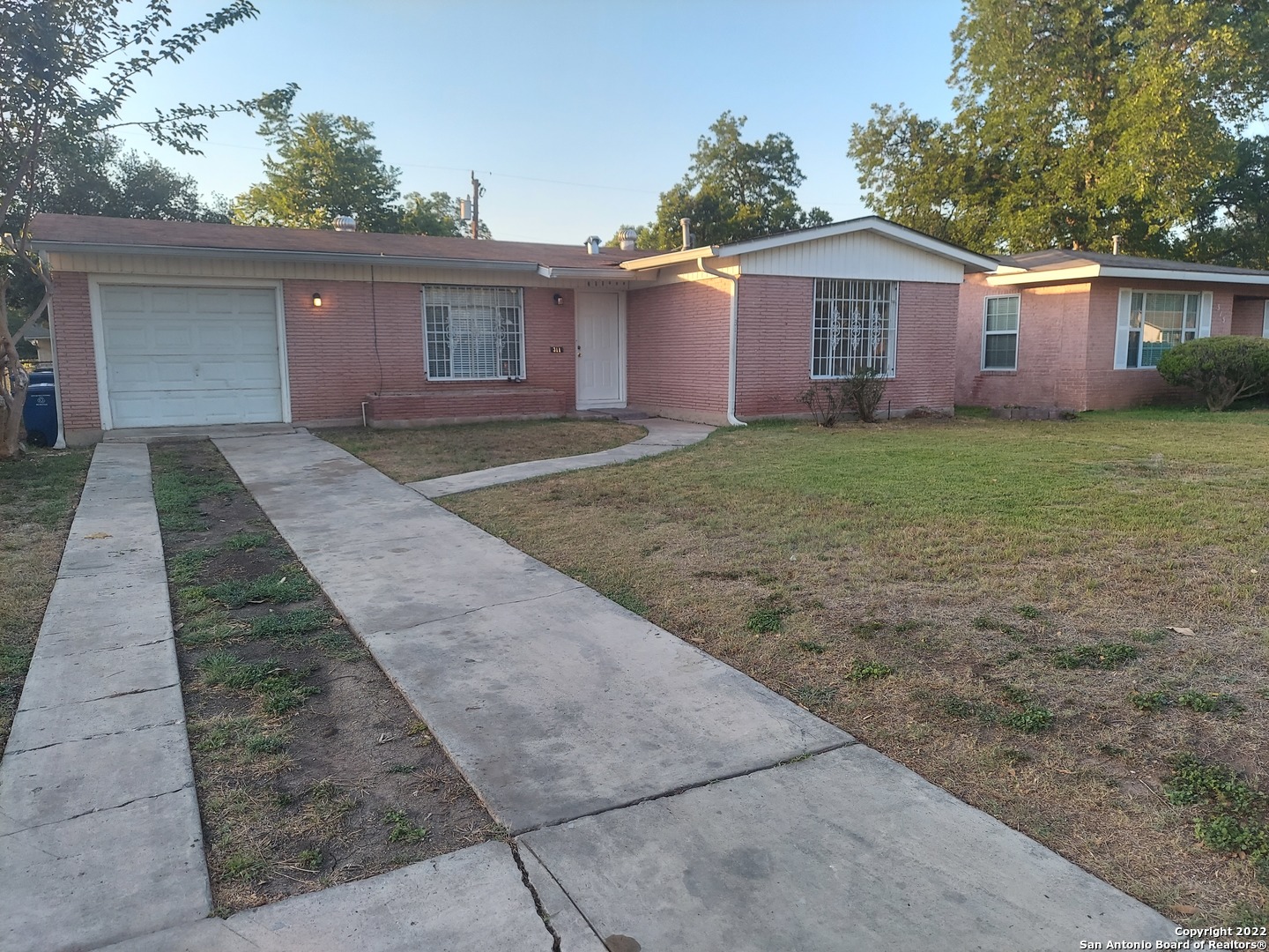 *DEADLINE FOR FINAL AND BEST OFFER IS FRIDAY JUNE 3RD AT 5PM* 1 Owner home with 3/2/1, close to the AT&T Center, updates include new carpeting w/wood floors underneath, fresh paint inside, newer interior and exterior doors, nice size fenced yard, and overall freshened up to make this a heck of a deal!  Tiled countertops, built-in appliances, and large master bedroom!  Make an appointment quickly!  SELLER CONVEYING PROPERTY AS IS, WHERE IS WITH ALL FAULTS, BUT YOU NEED TO SEE TO APPRECIATE!