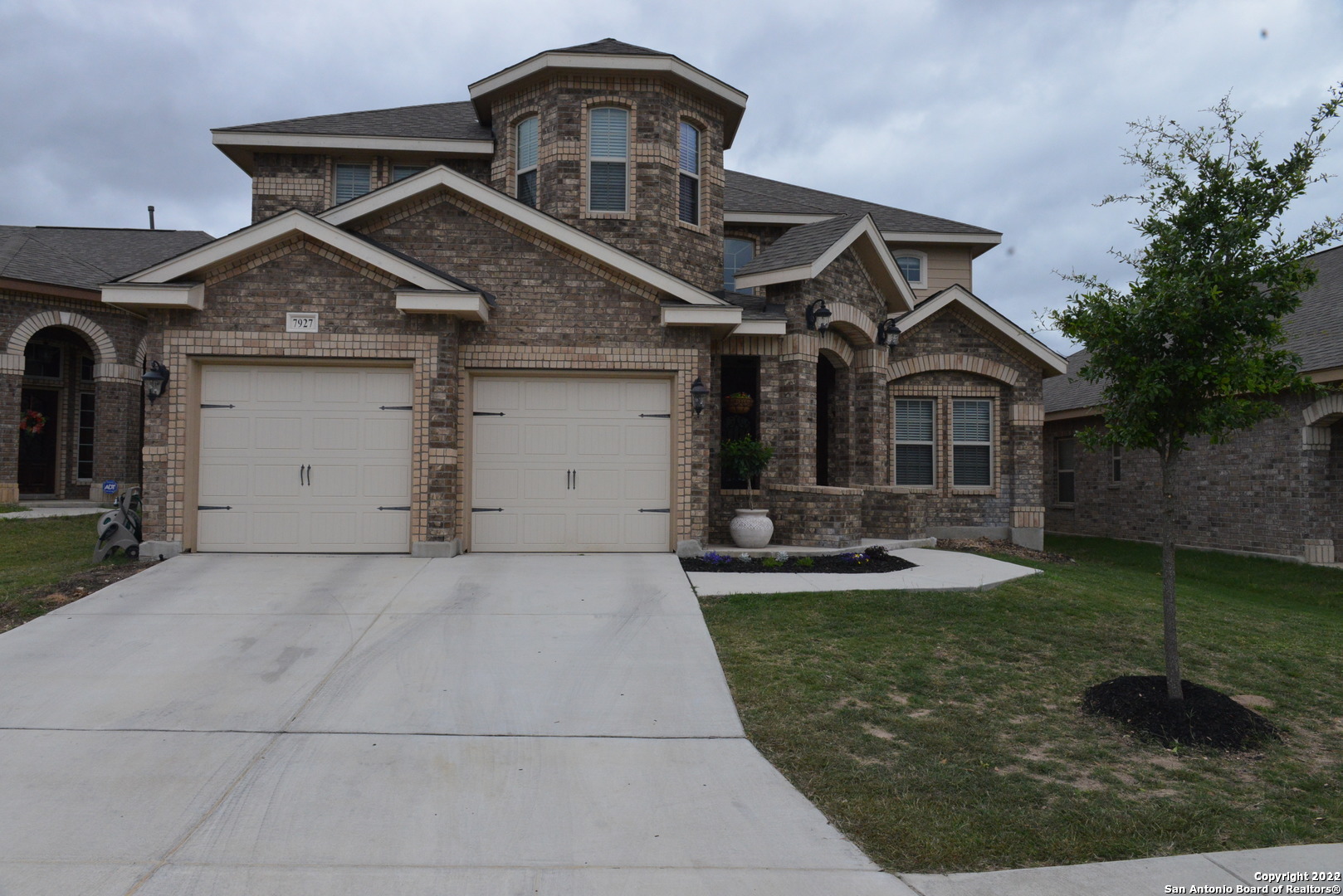 6 minutes from Government Canyon, 10 minute access to San Antonio's major thoroughfares, and in one of the cities top school districts, sits this 4 bedroom, 3 full bath, 2976 square foot mini-palace.  Take a drive through the popular community of Stillwater Ranch, and feast your eyes on extravagent custom detail through out this entire home.  From the outside in, you will find art niches, arched entryways, tray ceilings, crown moulding, bay windows, large spaces, and details that make this home anything BUT cookie cutter.  Owner's suite and guest bedroom located on first floor, loft and secondary bedrooms on second floor.