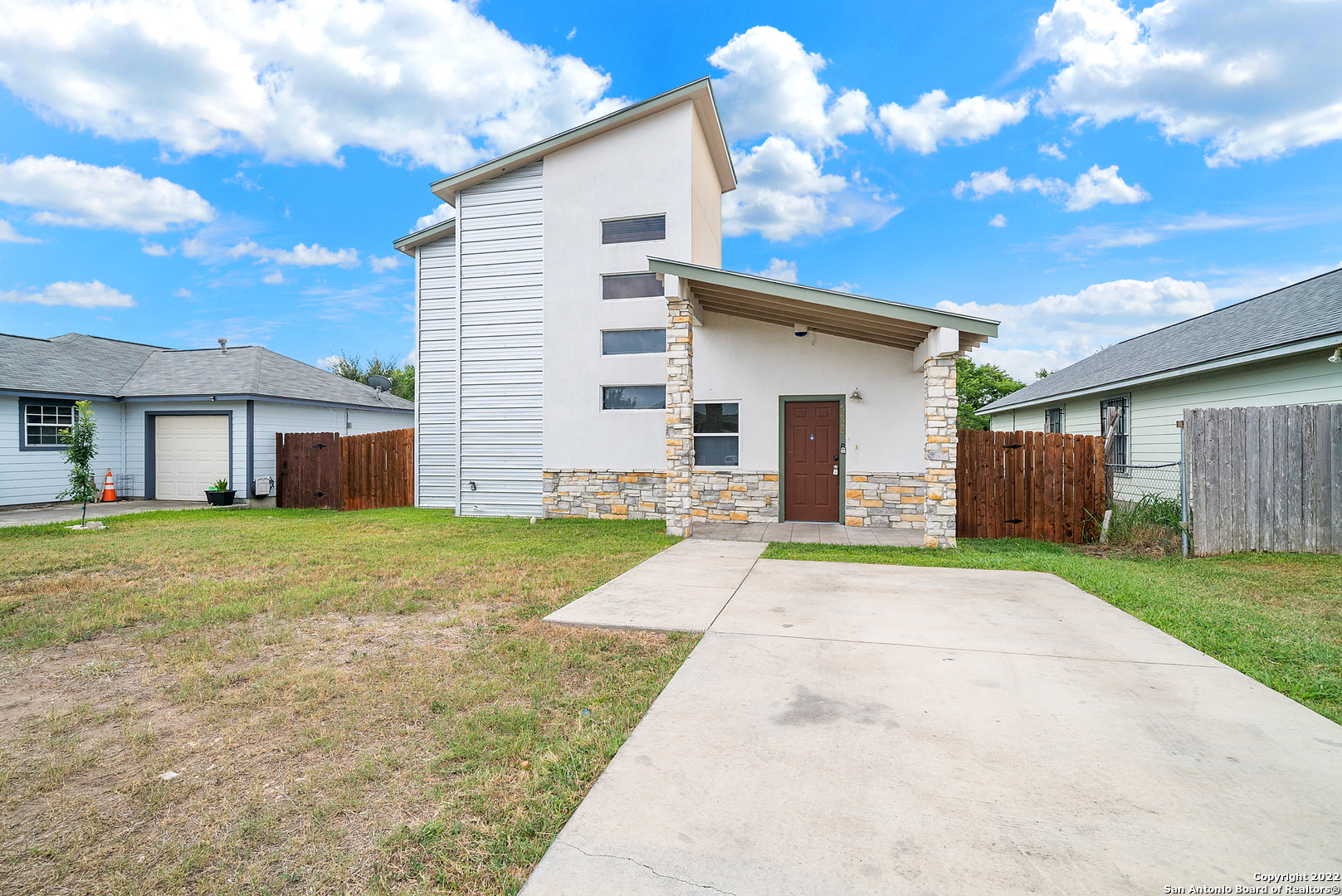 Cute Home within walking distance to Gilbert Garza Park.  Open floor plan with a downstairs master bedroom/bath.  Large fenced backyard.  When leaving, please lock using the lock feature on the touch pad.  Please do not lock from the handle inside.  See Offer Instructions in documents.
