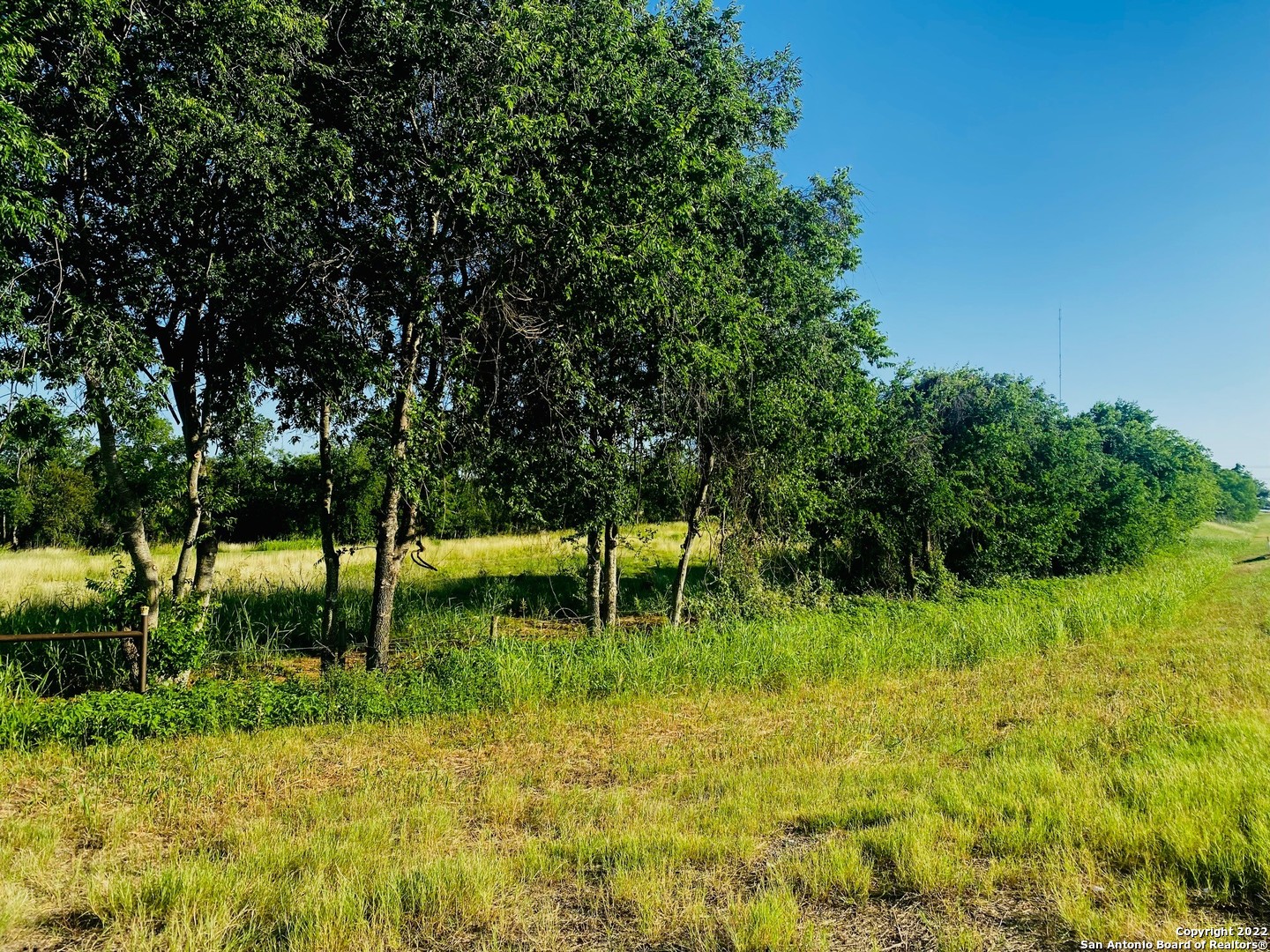 Great commercial Opportunity. Approximately 1500'. In Southeast San Antonio, near Stuart Rd. and Calaveras Lake.