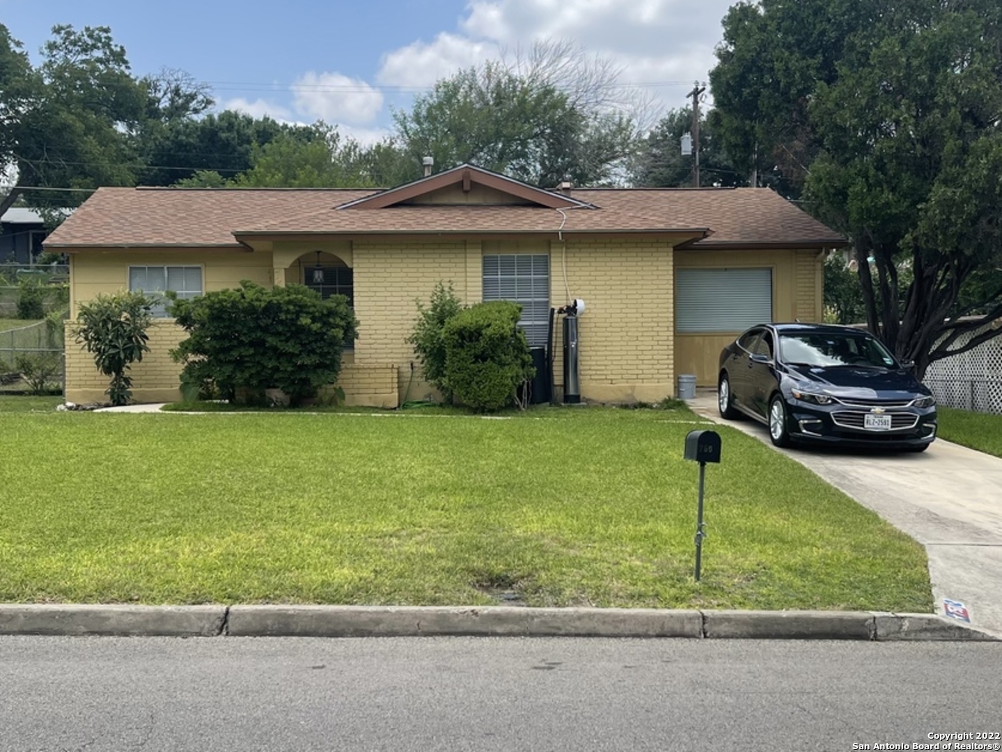 This beautiful home is located at the heart of San Antonio, nestled conveniently between Downtown San Antonio and the Medical center area.  This home has recently received new interier paint and has been well kept.  Also has a large backyard.  Will not last long.