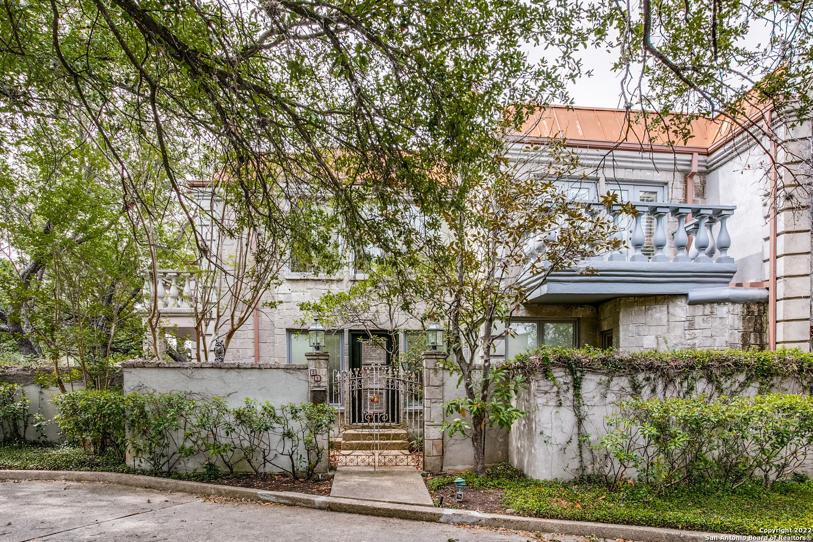 Elegant 4 bedroom 3.5 bath townhouse in Alamo Heights. Beautiful hardwood floors, high ceilings, large formal. Downstairs master with pretty bath & dual closets, 3 additional bedrooms upstairs and large family room with nice built-ins. Expansive patio with water feature.