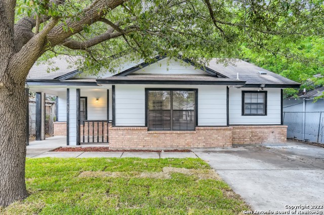 Gorgeously remodeled home in established neighborhood close to schools, parks, and highways. Tall cathedral ceilings in the living room and granite in the kitchen give this home a luxurious look and feel. Make this one of a kind home yours.