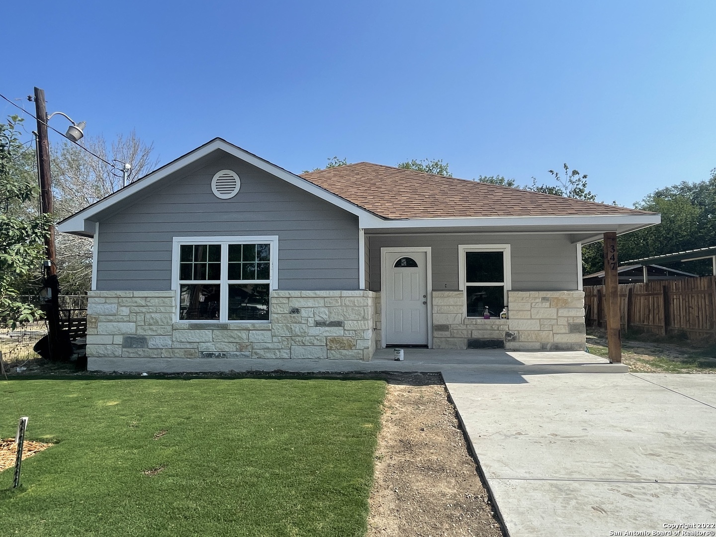 Beautiful New Construction home sitting on a large lot in Southside San Antonio near Palo Alto. This 3 Bedroom spacious charmer is close to shopping, malls, and highways. High ceilings, granite, and tile throughout give this home a luxurious look and feel. Make this gorgeous home yours.