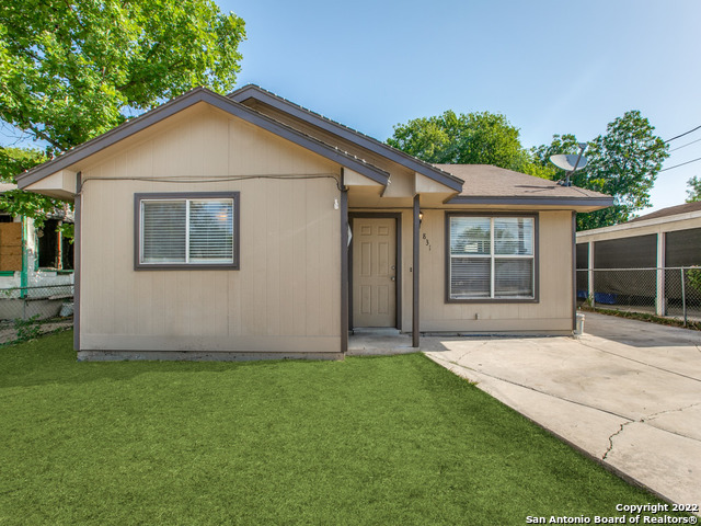 Come take a look at this 3 bedroom 3 bath home located in the city's south side.  This home features an open floor plan with a living/dining room combo.  It also includes a bonus room that can be used as a 4th bedroom or an office. It's the perfect home for a growing family!  Schedule your appointment today. **Seller will assist with $2500 closing cost*