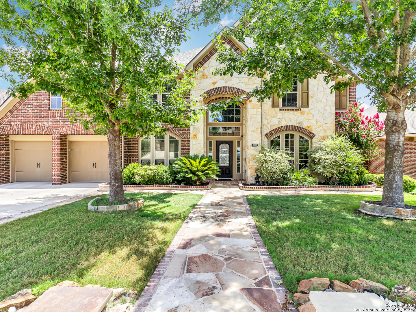 !!!MOTIVATED SELLER- Relocation!!! This stunning 5bd/4.5bth Perry home is located in the sought after River Rock Ranch neighborhood. Home boasts spacious living space with high ceilings, an abundance of natural light and oversized windows. Both the interior and exterior space are perfect for family fun and entertaining. Downstairs offers a large primary bedroom with a full bathroom and 2 closets, a guest bedroom with a full bath plus a half bath in the hallway. Upstairs has 3 large bedrooms, 2 full bathrooms, oversized game room and media room. Your private backyard includes a covered patio with an extended deck. NEW ROOF 2 YEARS AGO!