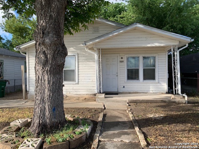 INVESTOR SPECIAL!!! Great rental potential right in the heart of the West-side of San Antonio and walking distance from Our Lady of the Lake University.