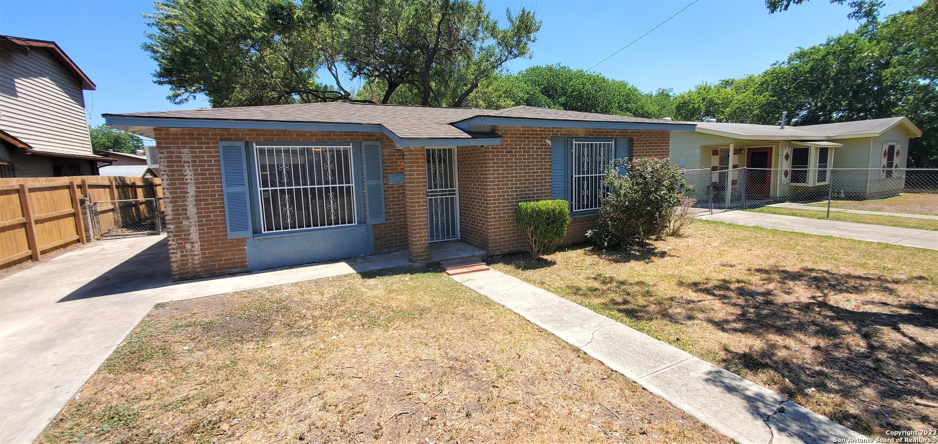 Owner Finance - Dueno a Dueno - 2bed/1bath - Separate Laundry Room - Large yard w mature trees - $25,000 down payment & $1,400 per month (includes property taxes & insurance). New 30yr Roof - New Flooring - New Paint - Cement Foundation - No bank qualifying needed for financing. Call for more info. ITIN ok. Hablamos Espanol.