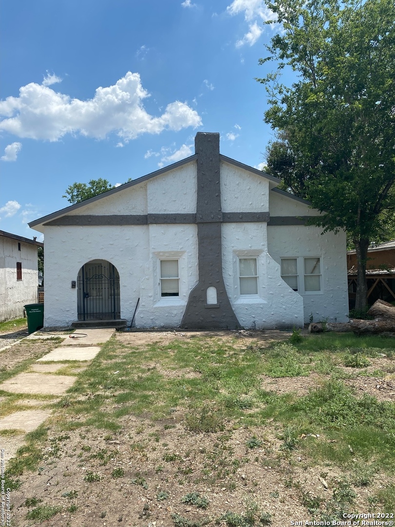 Great opportunity to own a home in San Antonio's most up and coming areas. Only minutes from downtown. Home has a few punch list items left to complete.