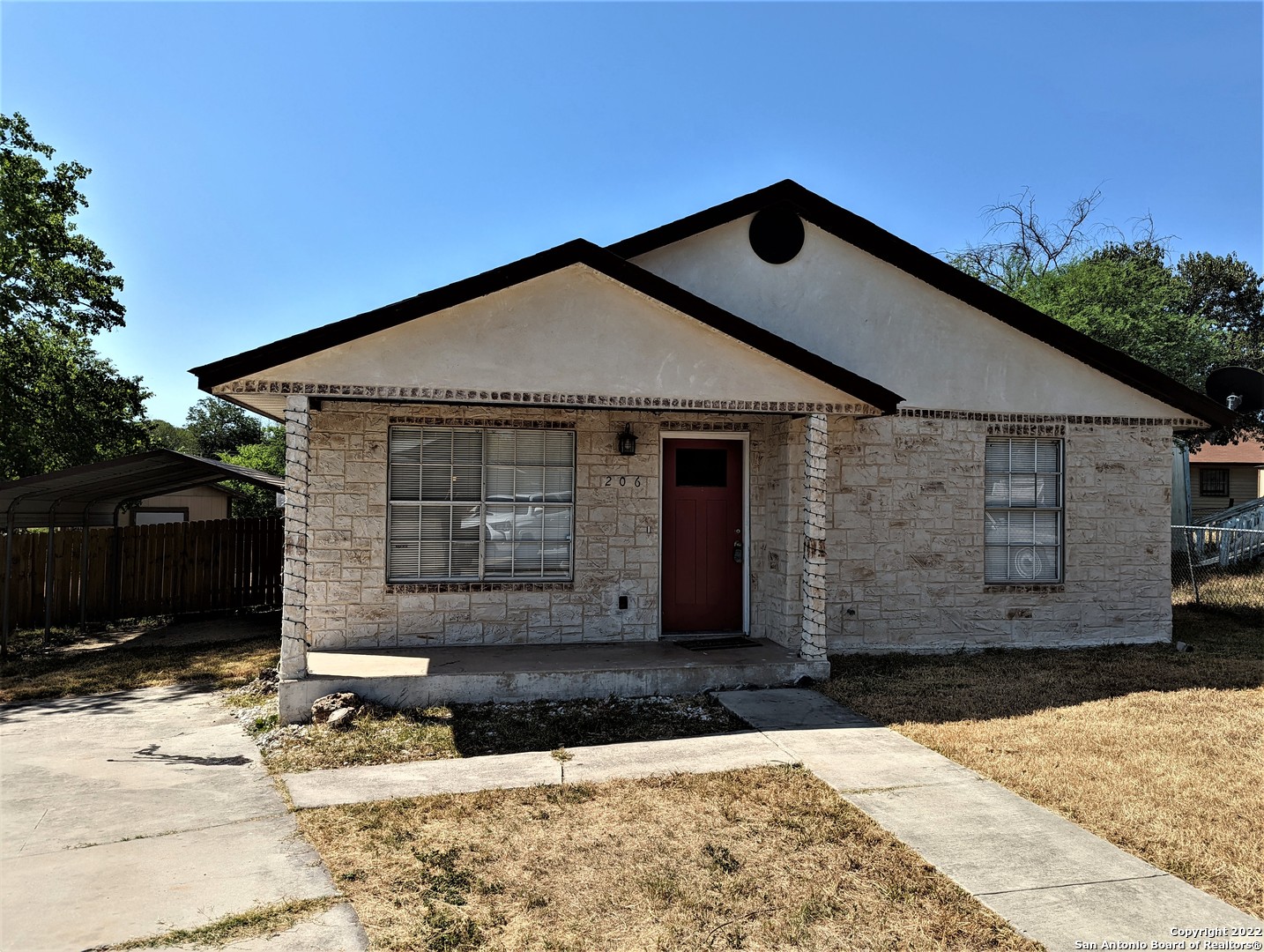 3 bedroom/2 bathroom home in the sought-after neighborhood of Denver Heights. Recent renovations include granite countertops, new cabinets, and tile flooring. Beautiful stone exterior faces a quiet Cul De Sac.