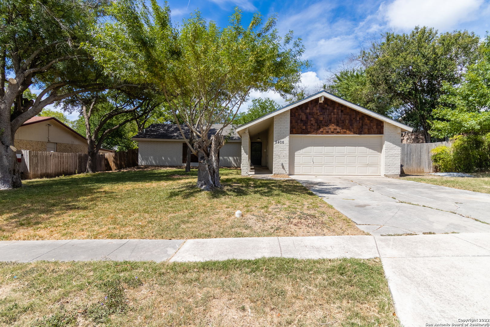 Single story home with a pool. Open floor plan with granite counter tops in the kitchen and bathrooms. Sparkling pool with recent new tile, plaster, and equipment. New roof installed in May, new AC unit,   Schedule a showing today!