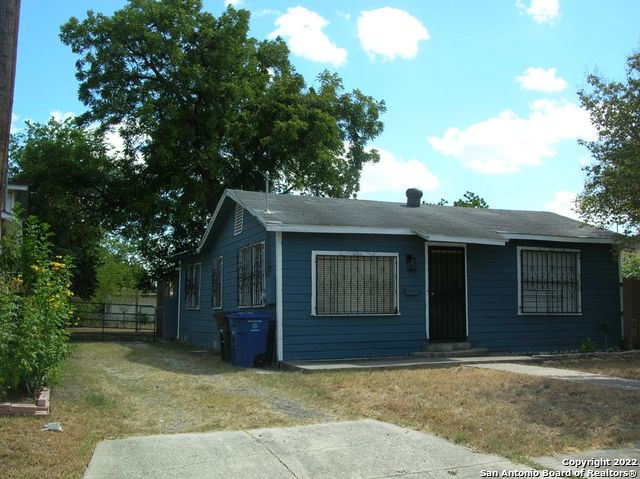 Please verify all room measurements 4/1 starter home or investor special!! Located west of downtown San Antonio. Minutes away from all major highways, schools, hospitals and of course all the many attractions of Downtown, Alamo Dome, AT&T Center & the Pearl. Large backyard with plenty of room for additions, Fenced yard around property. No HOA, Don't miss out on this amazin