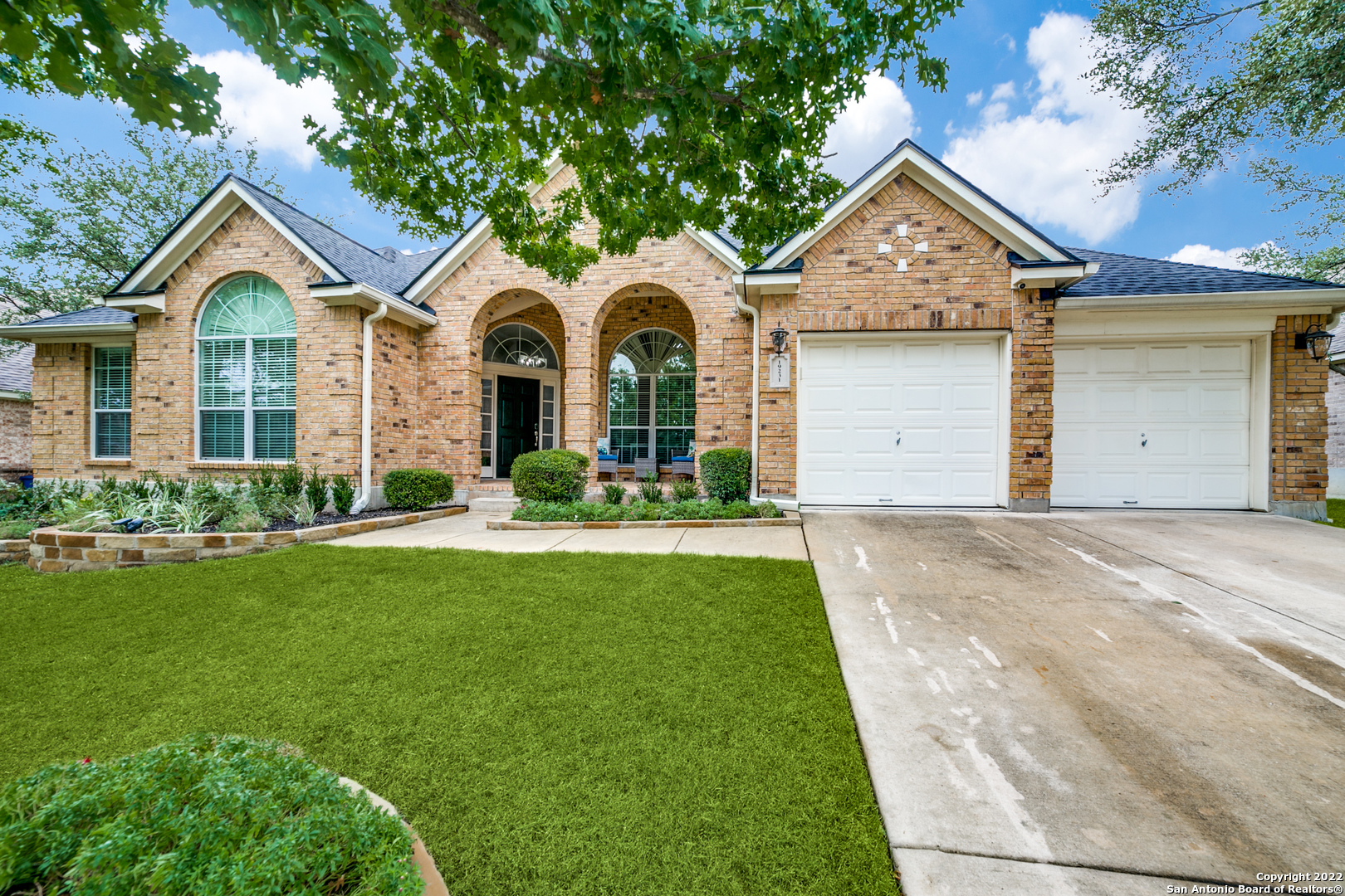 This amazing Pulte home was built in 2004 and showcases a unique split floor plan with all bedrooms downstairs. Enjoy the classic American curb appeal of this red brick home with arched windows and massive front porch. Upon entry, you are welcomed by soaring high ceilings and ceramic tiles throughout the common areas. The private study with built-in shelving off the entry provides a space for those working or studying from home! After passing the gorgeous formal dining room, the layout opens to a massive, shared kitchen and living room. The kitchen comes equipped with plenty of storage behind oak cabinetry and a sit-in island overlooking the living room. The living room offers outdoor access, views of the back yard through massive windows, and a corner fireplace. The second floor includes a large game room with a wet bar and wireless speakers. Outside, enjoy a beautiful Keith Zars heated pool with adjoining spa and outdoor kitchen. This home is updated throughout from new roof, new A/C unit, new tile and laminate flooring, updated primary bathroom, primary bedroom custom closet, Rachio smart wireless sprinkler system, Wi-Fi compatible/app-controlled ceiling fans in living room and game room and much more! There are decorator touches throughout this well-maintained home!