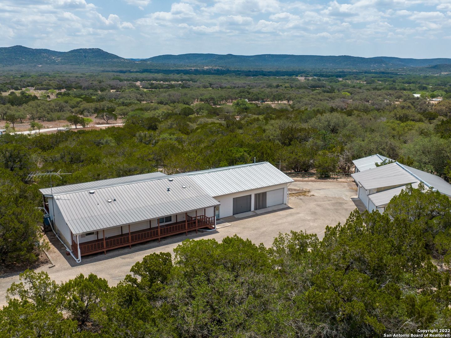 3467 B and R Rd, Utopia, TX 78884