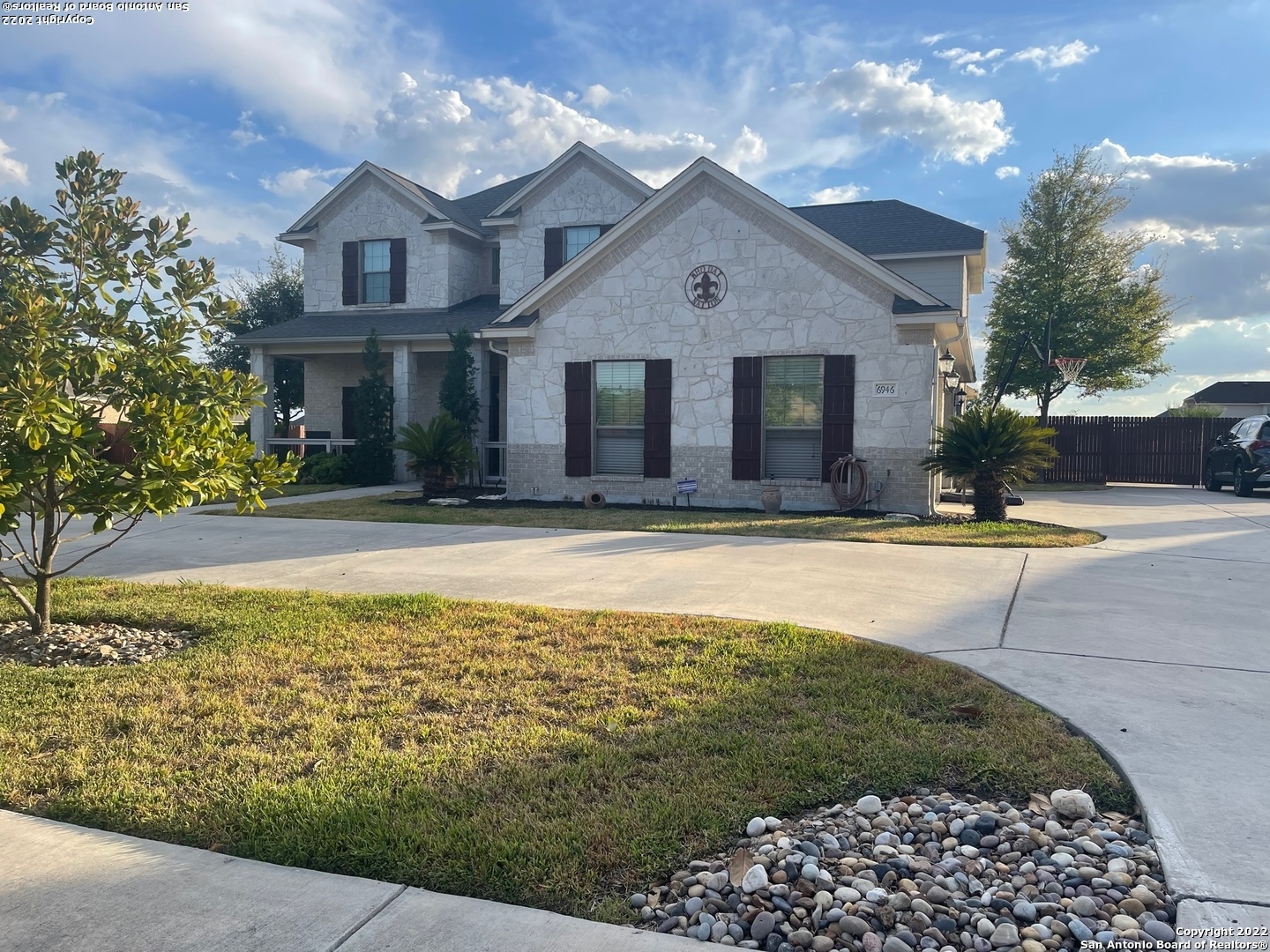 BEAUTIFUL 5 BEDROOM/4 BATHROOM HOME ON A HALF ACRE HOMESITE  THIS HOME WILL NOT LAST LONG. COME OUT AND SEE IT TODAY.   SELECTED UPSTAIRS FURNITURE WILL BE INCLUDED IN THE SALE OF THE HOME.