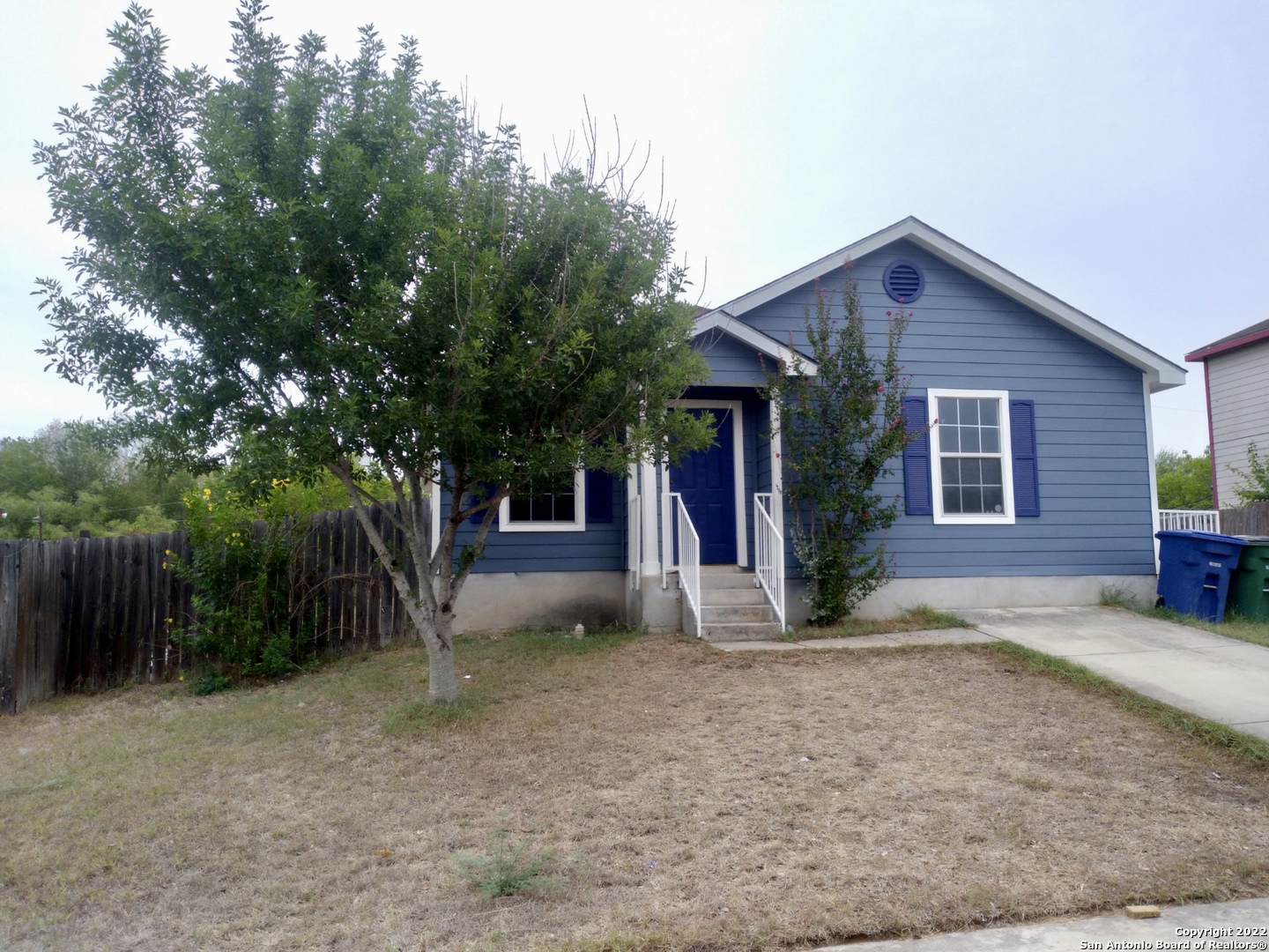 One story home located in the NW area of San Antonio. Home features 3 bedrooms 2 full baths. Great layout! Must see!! Fresh paint inside and out! A huge backyard and a dog park a block away!