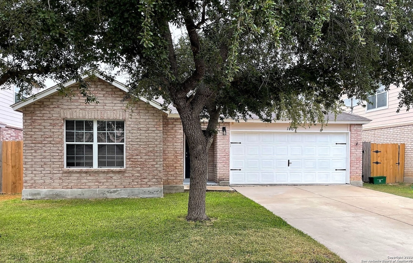 Beautiful Home, well cared for and updated with fresh paint, new kitchen sink, fans and hardware. Fabulous Location, in close proximity to great shopping, Schertz-Cibolo ISD schools, Randolph AFB and major highways. Open Floor plan with high ceilings, split Master bedroom from secondary bedrooms This 3/2/2 looks great, shows well and features many updates including fixtures, paint throughout, Ceiling fans, 2" blinds Separate tub & shower in master. Great One Story ready for its new owners!