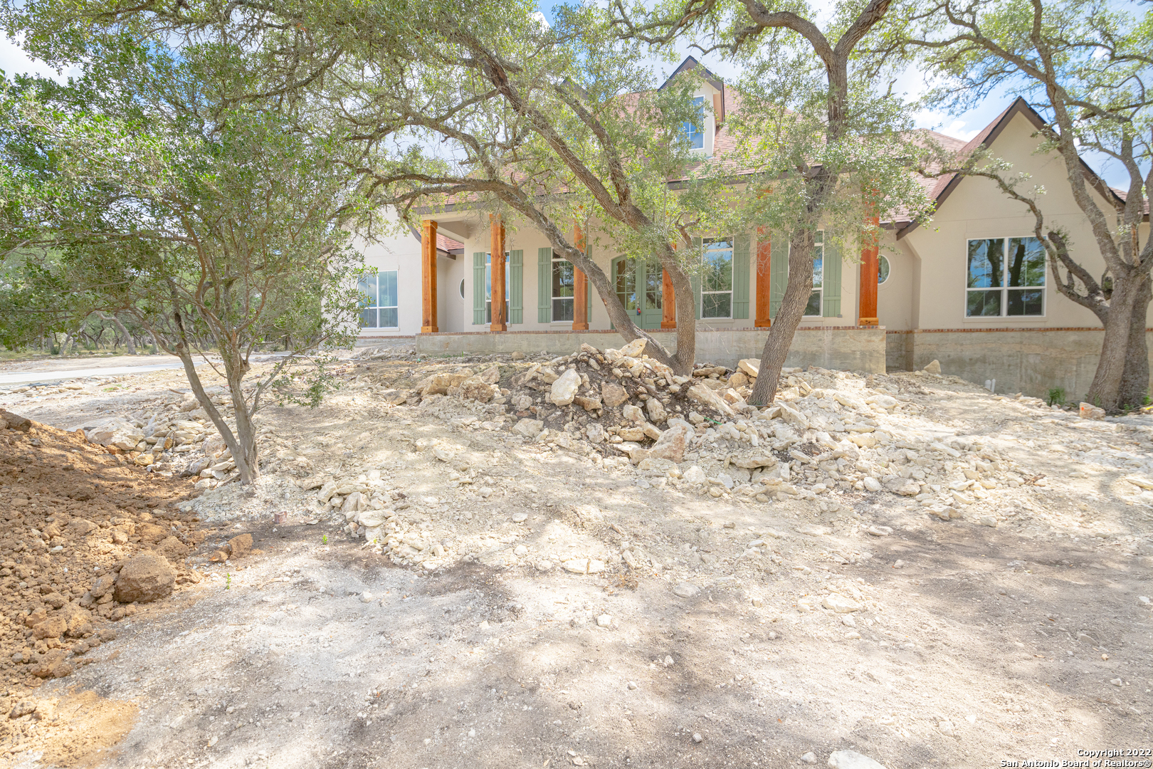 MOTIVATED SELLER!! Builder will also include a new Stainless Steel Dacor 42" French Door Refrigerator with 5 year warranty($12,000.00 value!) This spectacular Anderson Preiss custom home is complete in the beautiful Texas Hill Country. This home is conveniently located between San Antonio, Austin and New Braunfels. It has 3273 square feet that is extremely functional and well thought out. Four large bedrooms with 3.5 bathrooms as well as a 3 car garage. The homes floor plan makes beautiful use of the numerous live oak trees that are on the 1.1 acre lot. Large brick lined back porch complete with a fireplace for fall and winter entertaining! Expansive, open concept kitchen for year round entertaining as well. This one is ready so don't miss out!