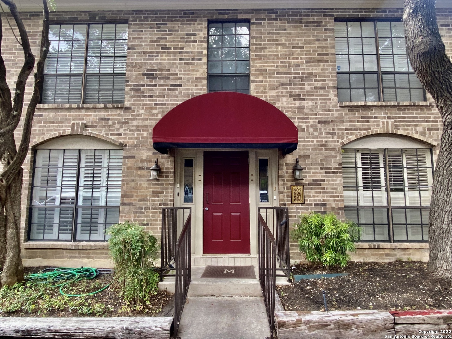 This beautiful condo is in the HIGHLY area of Alamo Heights and AHISD. This home is well kept and clean. Laminate wood flooring throughout and tile in the wet areas. Enjoy the last of the summer in the refreshing community pool. Near shopping, The Quarry Market, North Star Mall, the San Antonio Airport, dinning, easy access to major roads and highways, and so much more!   Schedule your showing today because this home will not last long.