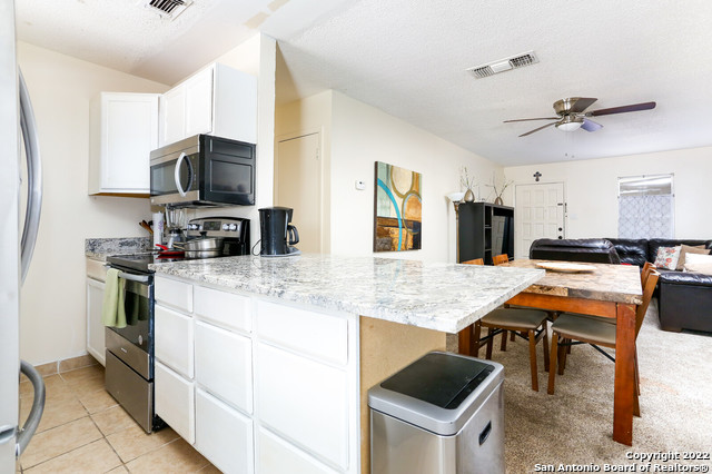 Cozy 1bed/1bath centrally located between Downtown and Medical Center area. Seller updated kitchen cabinets, granite countertops and bathroom. This condo has an attached balcony along with washer/dryer connections inside for convenience. Enjoy quick access to IH-10 and 410 with stores and restaurants near by. This gem will not last long!