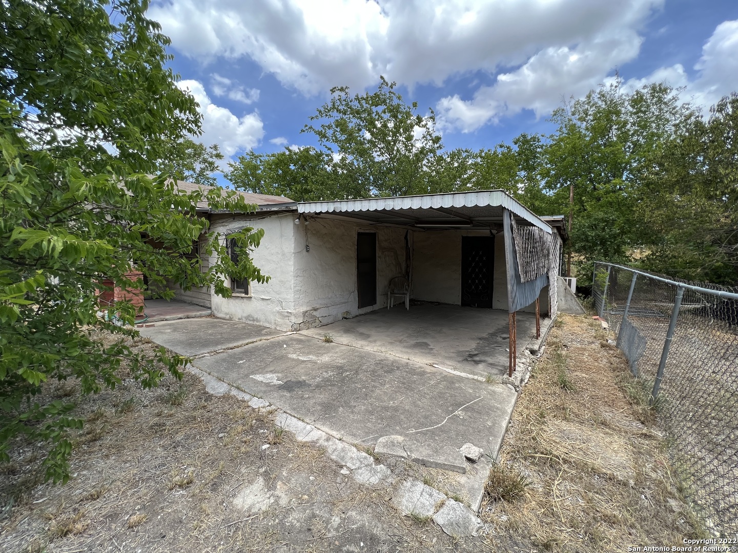 Lone Star area. Walk to shops on S Flores and walk to King William area. Centrally located. Home needs to be rehabilitated but perfect for right buyer.
