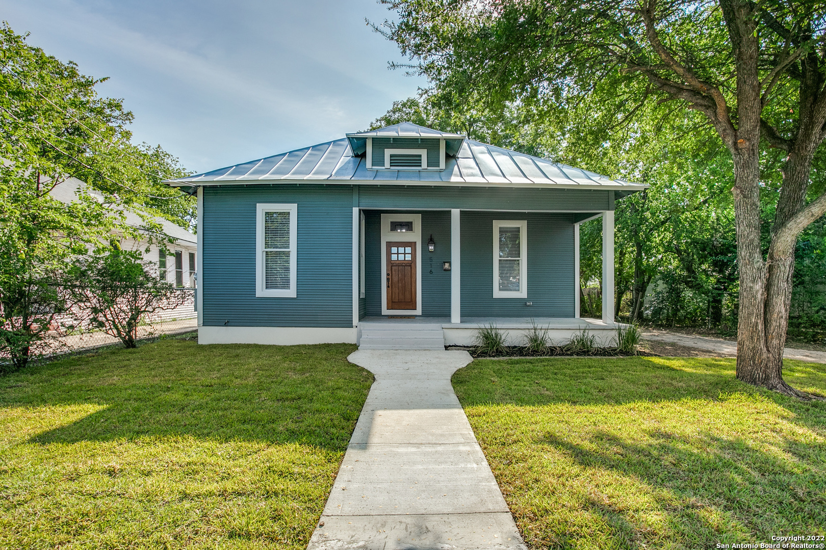 ELIGIBLE FOR UP TO $10,000 TOWARD BUYER EXPENSES.  Beautifully renovated home in the heart of Dignowity Hill.  This 3 bedroom/2 bath home has 1800 sq. ft. and huge back yard to go with it, perfect for entertaining.  This remodeled historic home has been modernized while also keeping some original characteristics such as the hardwood floors throughout all living areas and oversized custom windows.  Interior features include an open floor plan with a kitchen island, granite countertops, and dining area.  The master bath features a double vanity, stand-up shower, plus a separate garden tub. Backyard is great for entertaining and features an upgraded covered patio. Home is located within a few miles of the historic Pearl, ideal for anyone looking to explore downtown's popular food and entertainment venues. This home is ready for anyone looking to indulge in San Antonio's thriving downtown scene.
