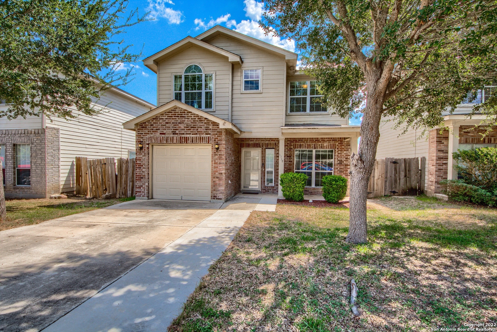 Move-In Ready, Cozy Home with Open Floor Plan. The one car garage offers you and your car respite from the summer heat. Spend your evenings cooking out while relaxing under your covered patio or take a short walk to the neighborhood park. Enjoy the convenience of what Heathers Cove Subdivision has to offer.