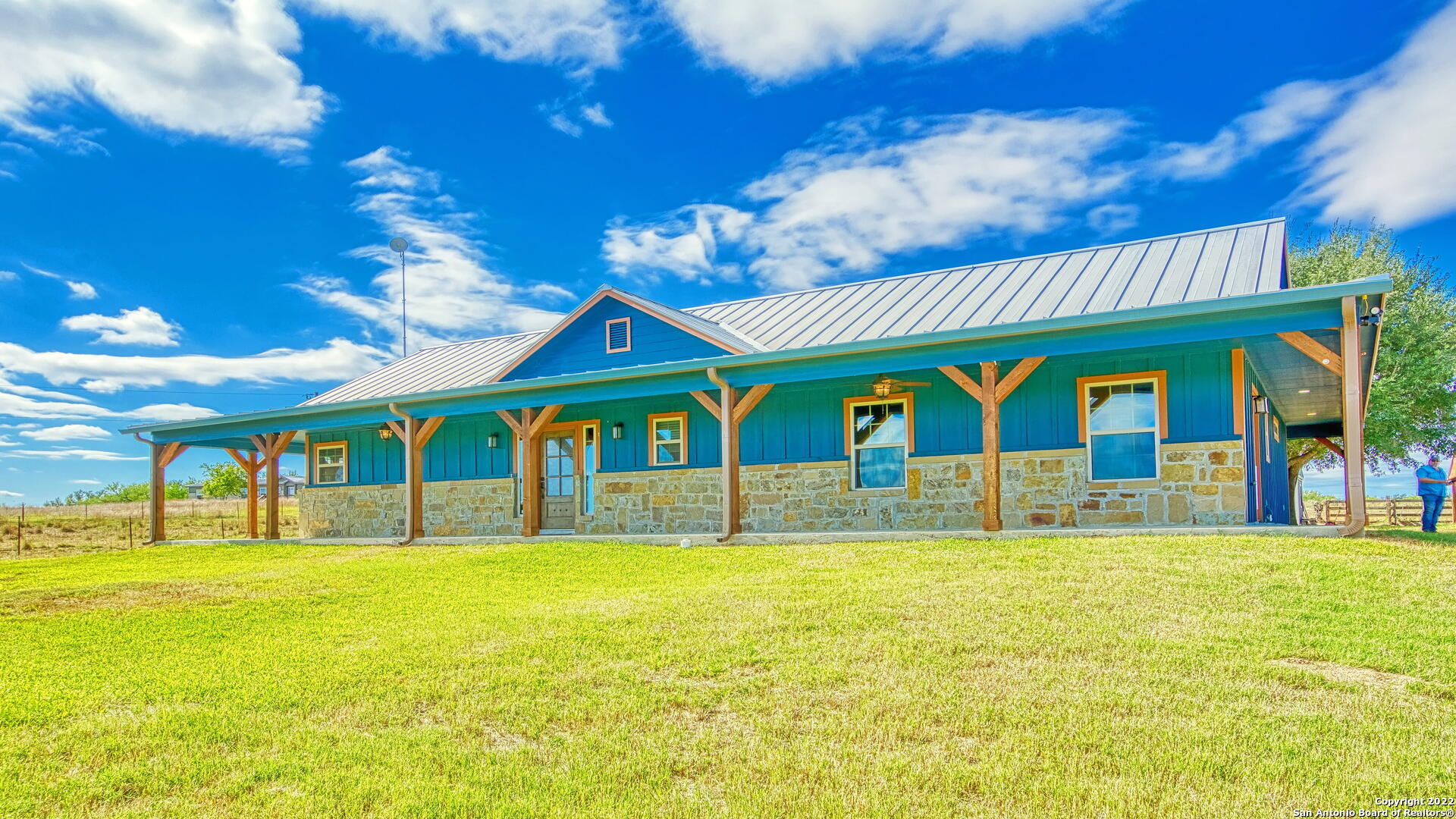 841 COUNTY ROAD 307, Floresville, TX 78114