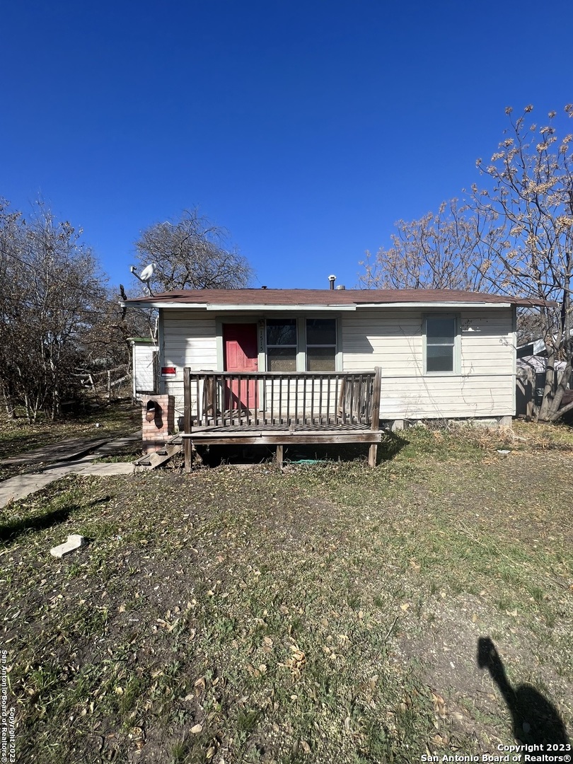 FIXER UPPER IN GOVERMENT HILL, HOME NEEDS WORK BUT FOR THE RIGHT PERSON THE LOCATION COULD PROVIDE A GREAT OPPURTUNITY. PLEASE VERIFY CONDITION, SCHOOLS, TAXES PROPERTY IS SOLD AS IS WITH ALL FAULTS.