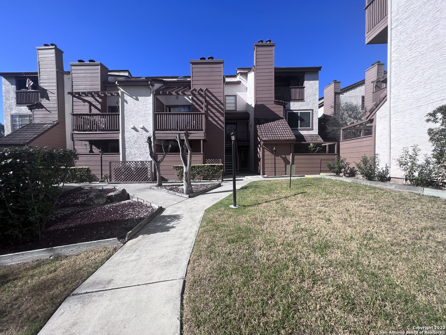 2 bdrm condo ideally located just inside I-10 on Medical Dr. Condo has great view of picnic area and is located near the back of the property, close to the pool. Unit is on second level of bldg and unit itself has two stories