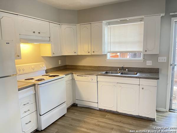 VERY AFFORDABLE AND SPACIOUS 2 BEDROOM CONDO IN A GREAT CENTRAL LOCATION CLOSE TO IH-10 AND 410. PERFECT FOR THE MEDICAL CENTER OR DOWNTOWN EMPLOYEES BECAUSE THESE CONDOS ARE 10 MINUTES AWAY FROM EACH DESTINATION.  PROPERTY SOLD AS-IS.  NO REPAIRS.
