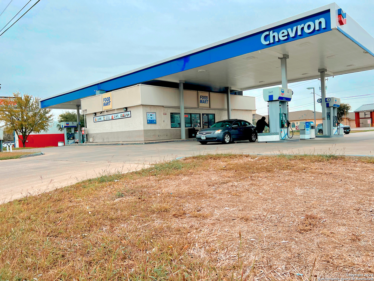 Great Exposure Gas Station on a Large Commercial Lot right off of Austin Hwy in San Antonio!    Current Lease in place with Operating existing tenant. Please inquire for Additional Details.