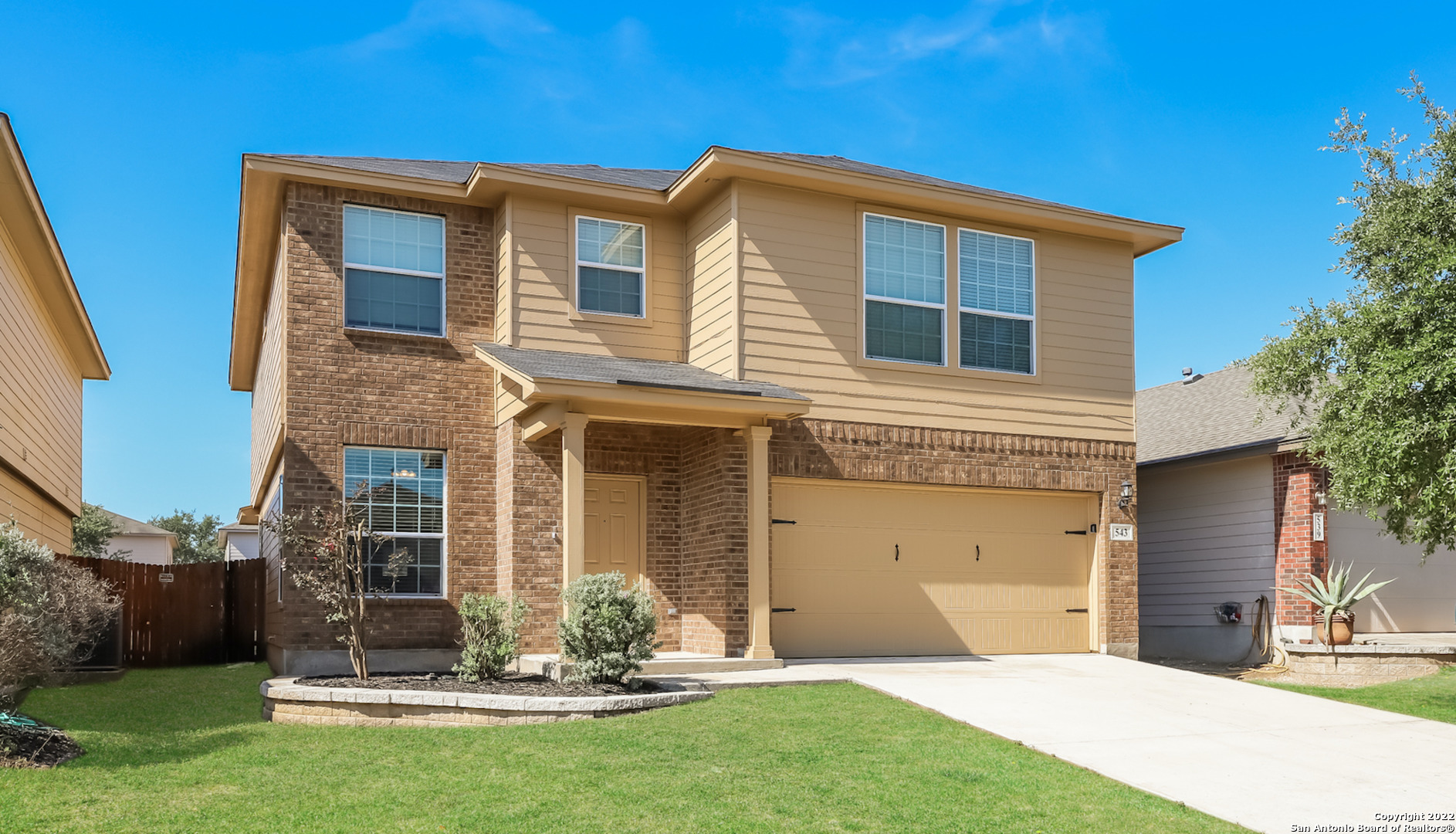 Beautiful home with lots of natural light. Open floor plan with open concept kitchen.  Oversized lot upstairs.  Great amenities with easy access to Seaworld, Lackland Airforce Base, shopping and dining. A must see!